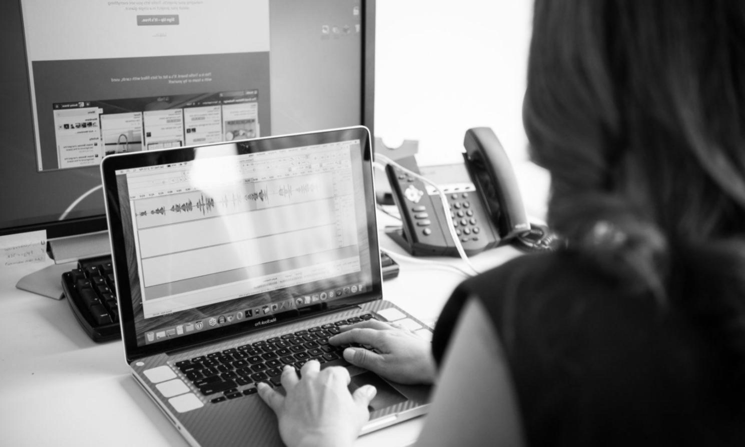 Equipo de uravoranevanova trabajando en estrategias financieras innovadoras