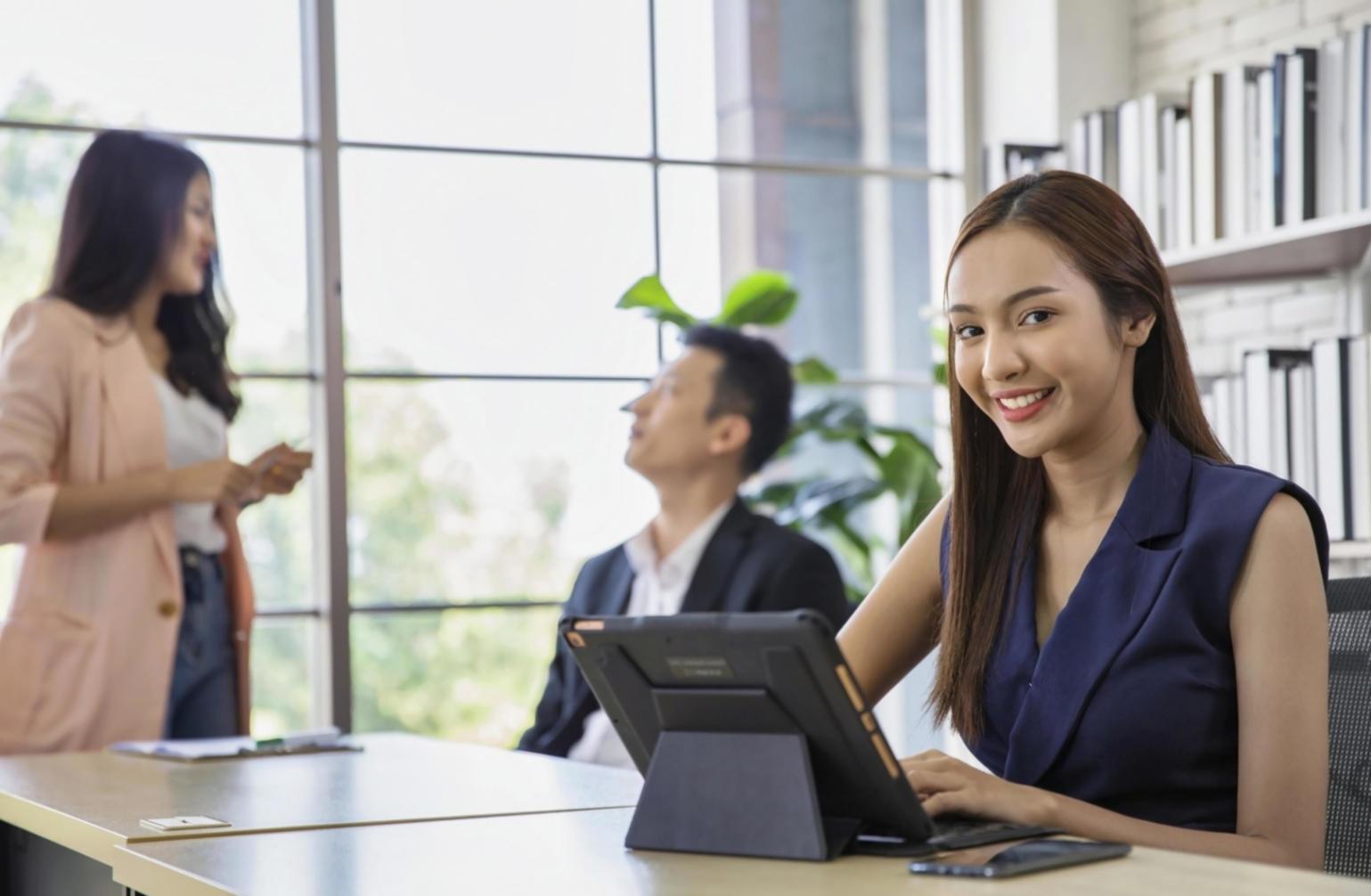 Equipo de uravoranevanova trabajando en soluciones financieras innovadoras para empresas